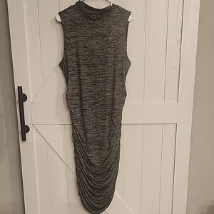 Velvet Heart Gray Sleeveless Midi Dress